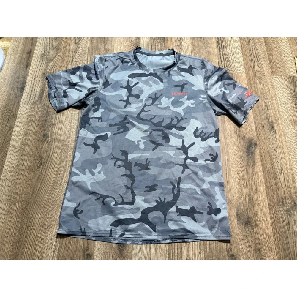 Patagonia Shirts Men Size Small Grey Short Sleeve Rash Guard Antler Print